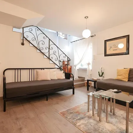 Kuca Dide Mate Sveti Filip i Jakov