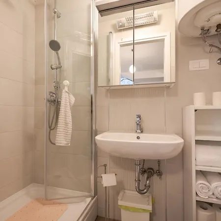 Kuca Dide Mate Sveti Filip i Jakov